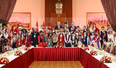 TBMM Başkanı Kurtulmuş 26 Ülkeden Gelen Dünya Çocuklarını Kabul Etti